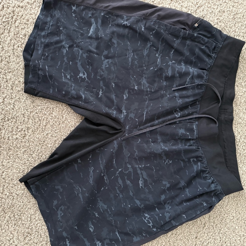 Lululemon Athletica Black Athletic Shorts camo 11 inch